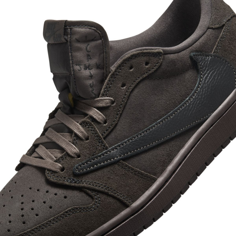 Jordan 1 Retro Low OG SP Travis Scott "Velvet Brown"