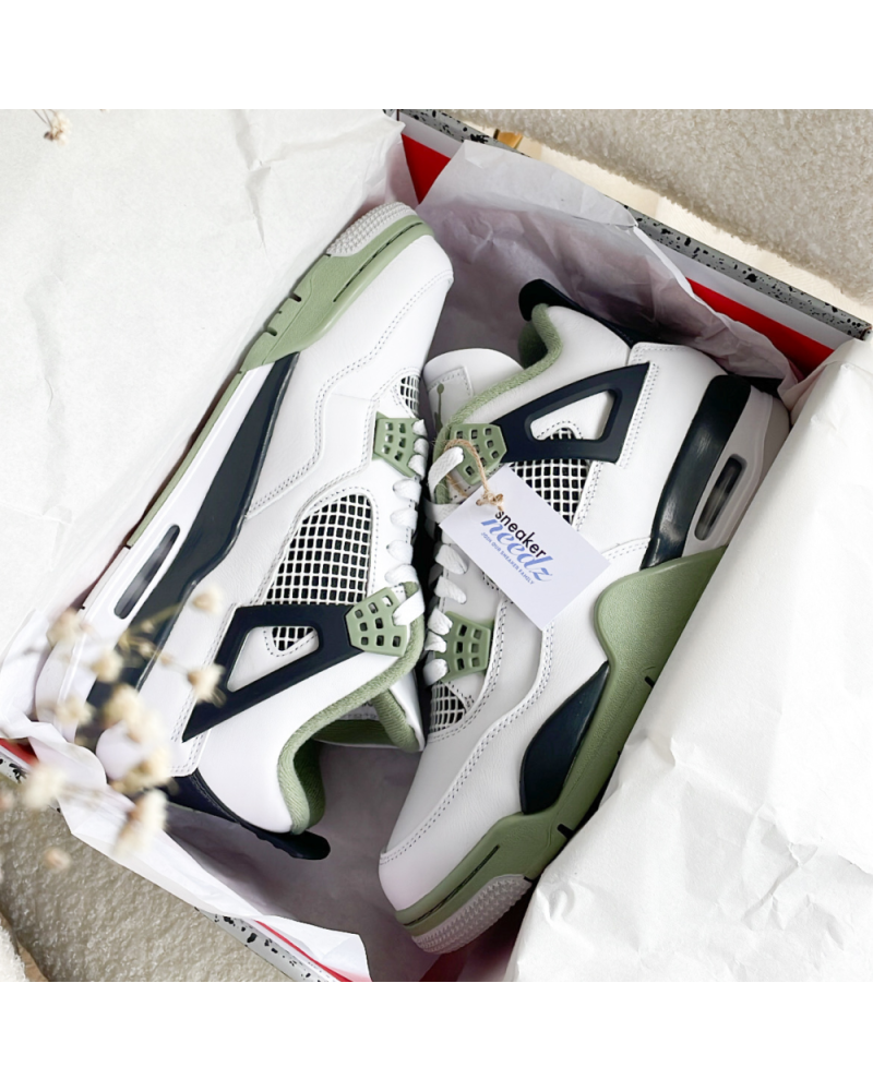 Air Jordan 4 Retro "Seafoam"